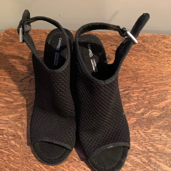 Mesh Sandals - Picture 3 of 3